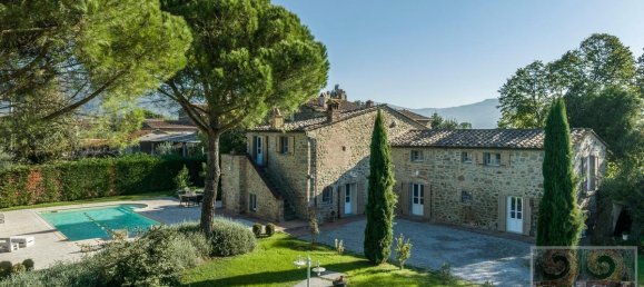 5 bedrooms Villa in Cortona, Italy No. 379 6