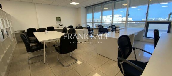 84m² Office in Saint Julian's, Malta No. 13012 2