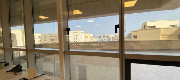 84m² Office in Saint Julian's, Malta No. 13012 6
