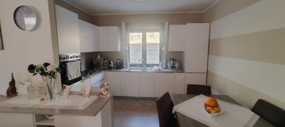 6 rooms Villa in Rogliano, Italy No. 260481 4