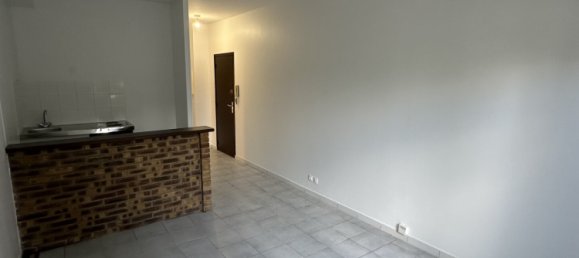 Estudio en Dammarie-les-Lys, France No. 178972 2