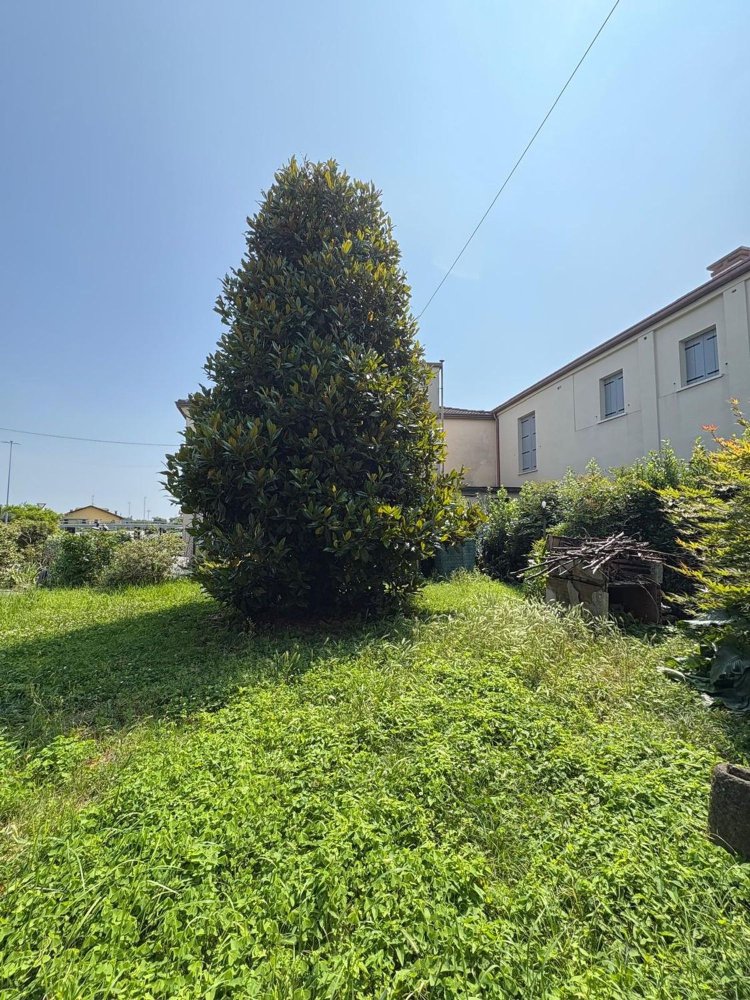 Apartamento de 3 dormitorios en Villafranca Padovana, Italy No. 328901