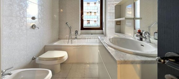 Apartamento de 4 habitaciónes en Brugherio, Italy No. 232542 21