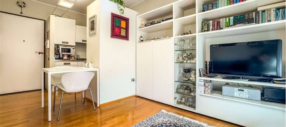 Квартира с 1 спальней в Кальяри, Италия № 318414 3