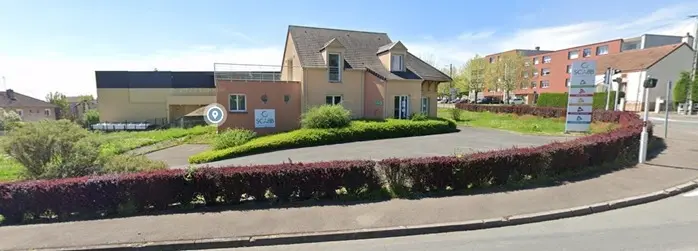 Oficina en Montceau-les-Mines, France 300 m² No. 302368