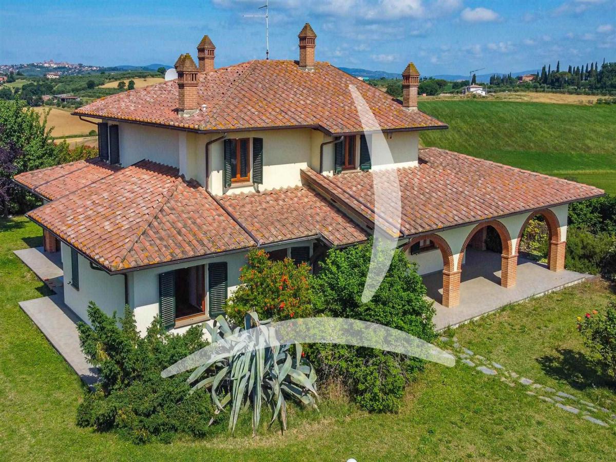 Villa de 5 dormitorios en Foiano della Chiana, Italy No. 1567