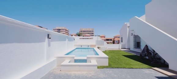 4 غرف نوم فيلا في San Luis de Sabinillas, Spain رقم 147617 2