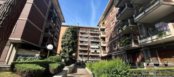 4 bedrooms Apartment in Rome, Italy No. 318568 3