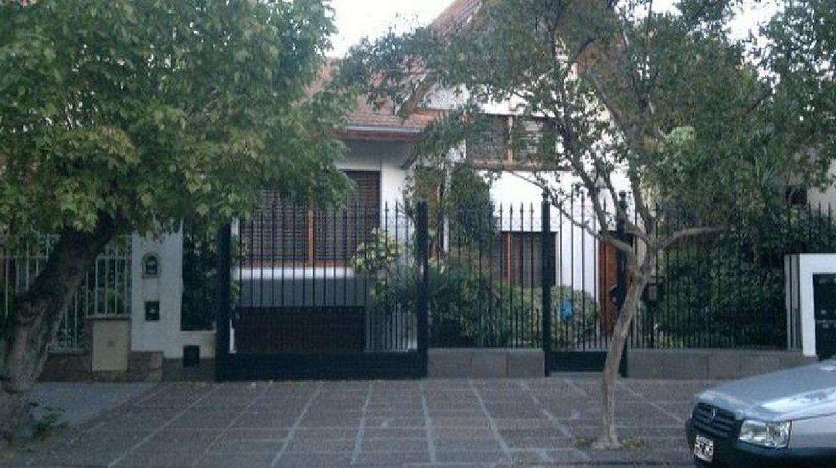 4 bedrooms House in Lanus, Argentina No. 60696