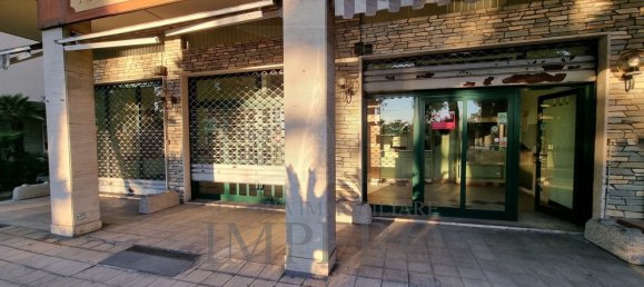 130m² Commercial property in Ospedaletti, Italy No. 83022 3