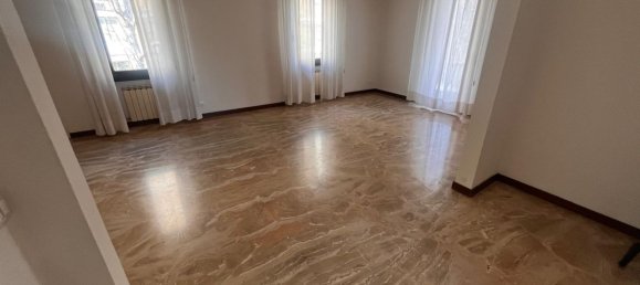 5 bedrooms Apartment in Modena, Italy No. 353652 7
