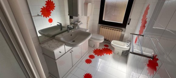 5 bedrooms Apartment in Modena, Italy No. 353652 16