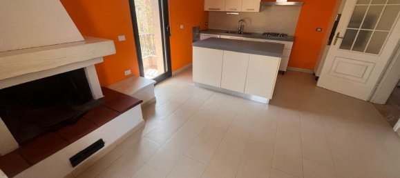 5 bedrooms Apartment in Modena, Italy No. 353652 4