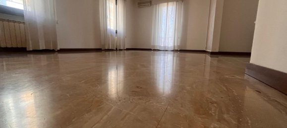 5 bedrooms Apartment in Modena, Italy No. 353652 11