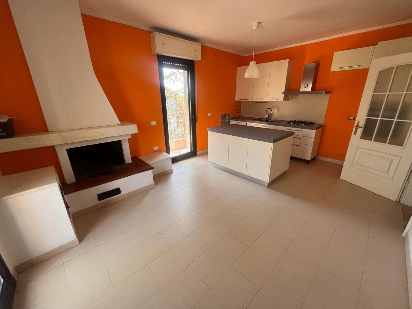 5 bedrooms Apartment in Modena, Italy No. 353652