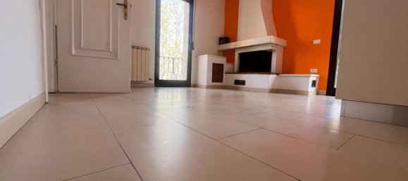 5 bedrooms Apartment in Modena, Italy No. 353652 3
