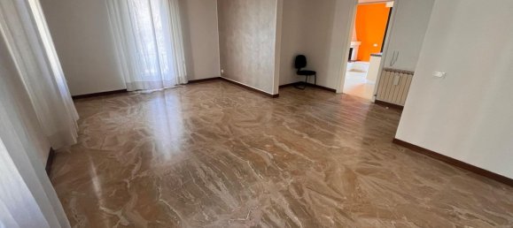 5 bedrooms Apartment in Modena, Italy No. 353652 9