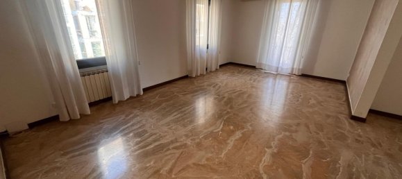 5 bedrooms Apartment in Modena, Italy No. 353652 8