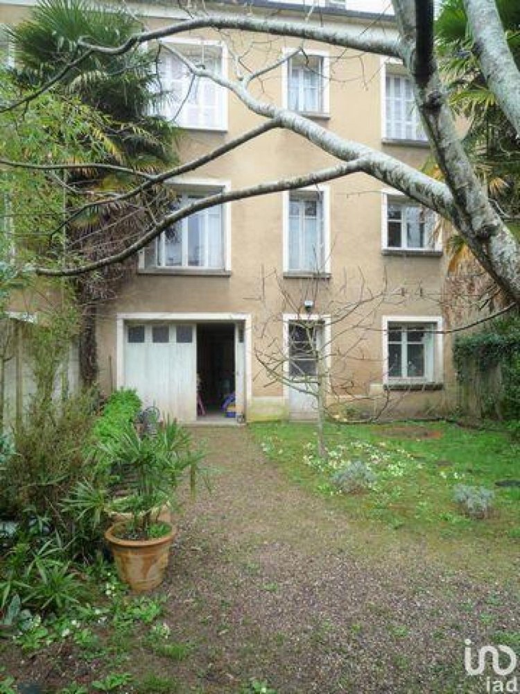 Casa de 5 dormitorios en Niort, France No. 26303