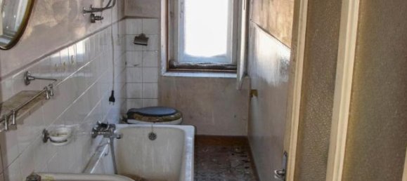 5 rooms House in Malé, Italy No. 89781 16