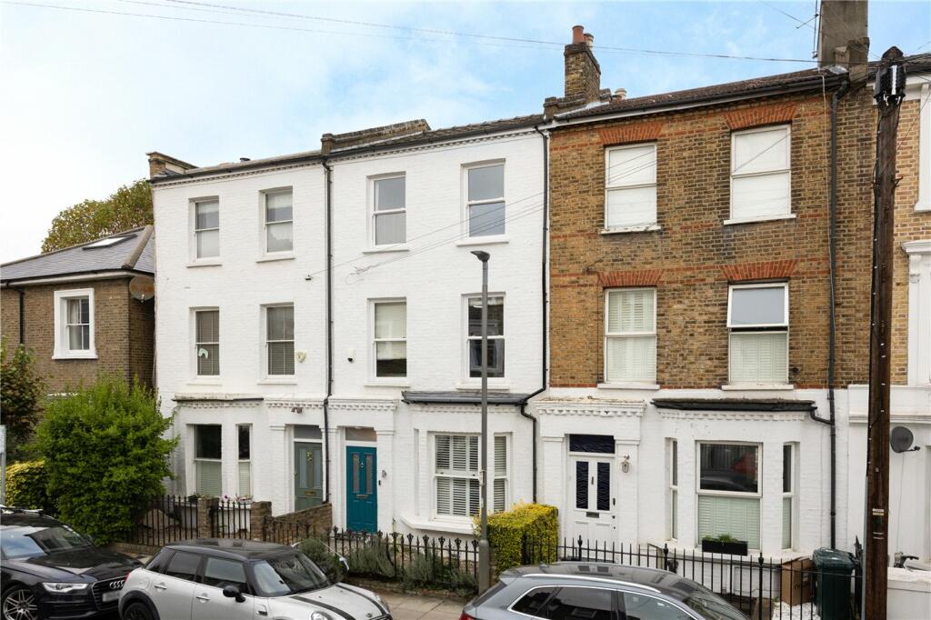 4 bedrooms House in London, United Kingdom No. 3740