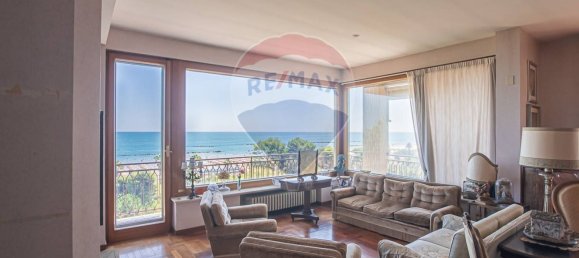 3 bedrooms Penthouse in Montesilvano, Italy No. 262163 4