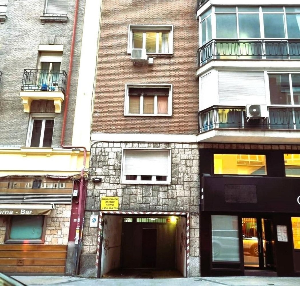 Garage à Madrid, Spain 623m² No. 113994