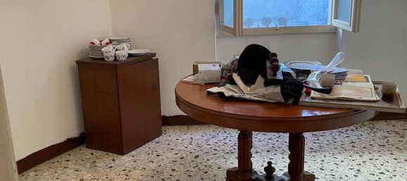 3 rooms House in Carrara, Italy No. 117723 2