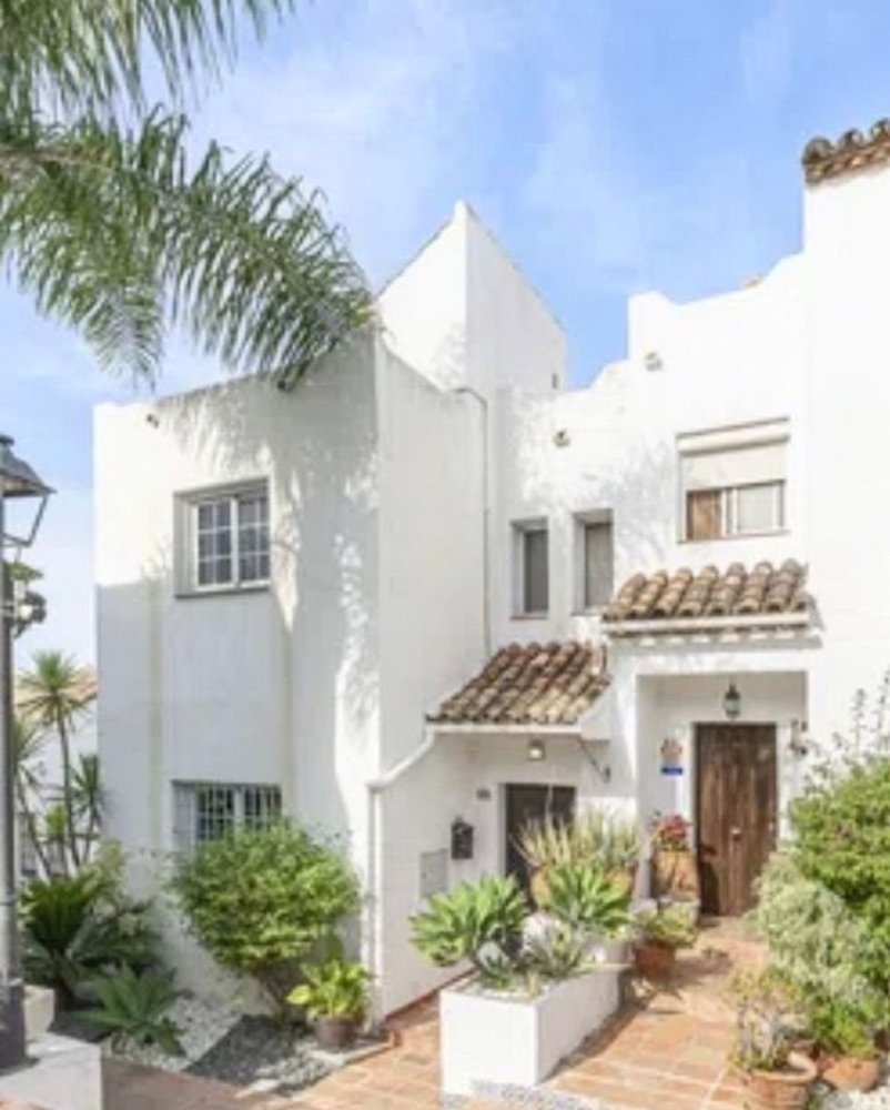 3 bedrooms Townhouse in Estepona, Spain No. 166172