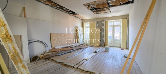 255m² Building in Porto, Portugal No. 104292 8