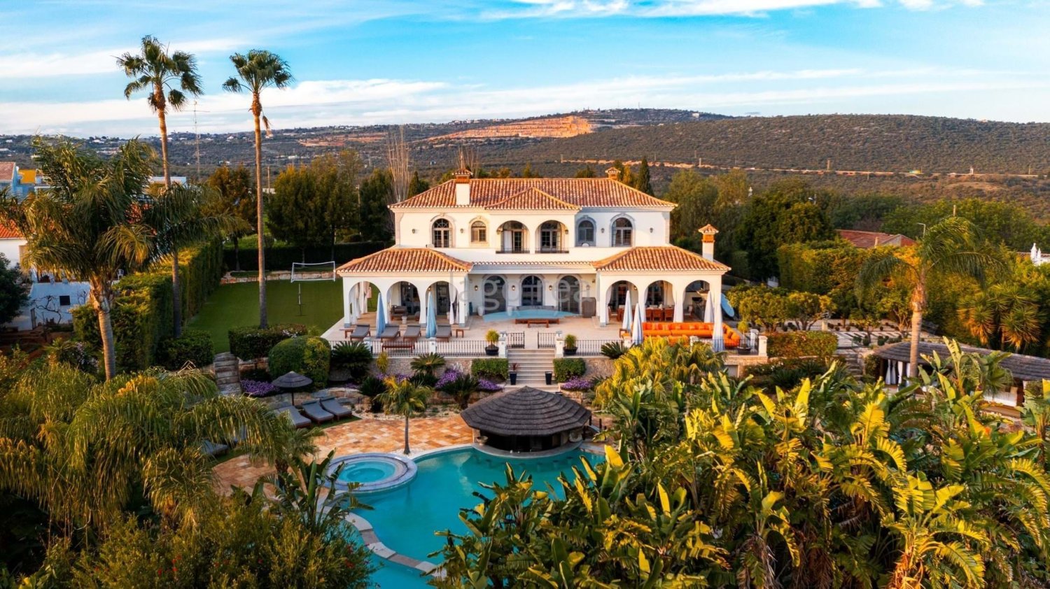 5 bedrooms Villa in Loule, Portugal No. 108712