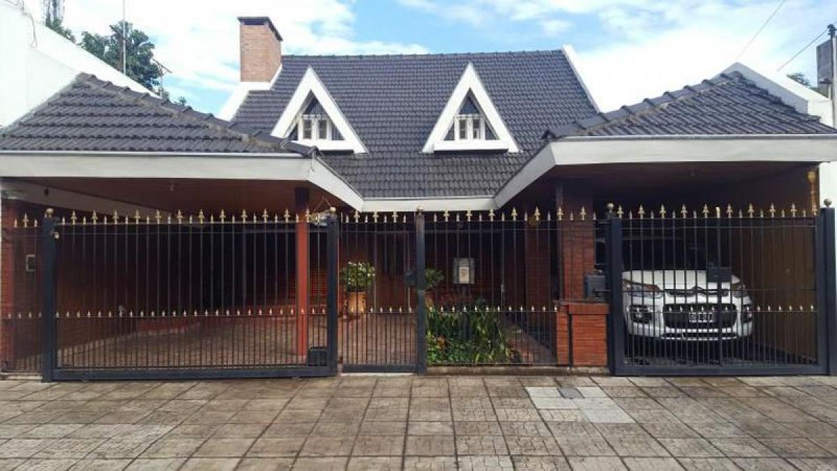 Casa de 3 dormitorios en Tres de Febrero, Argentina No. 57220