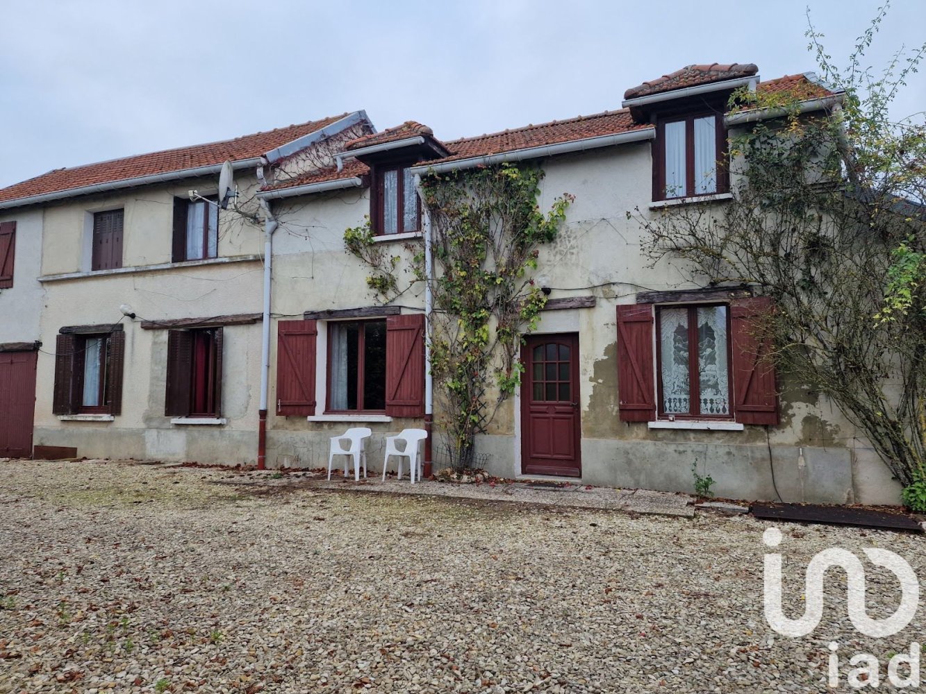 Adosado de 8 habitaciónes en Salon, France No. 160228