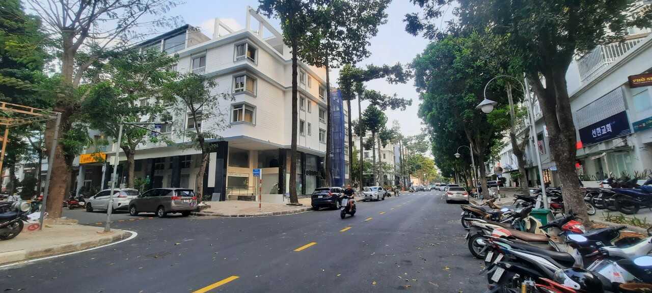 209m² Townhouse in District 7, Vietnam No. 19959