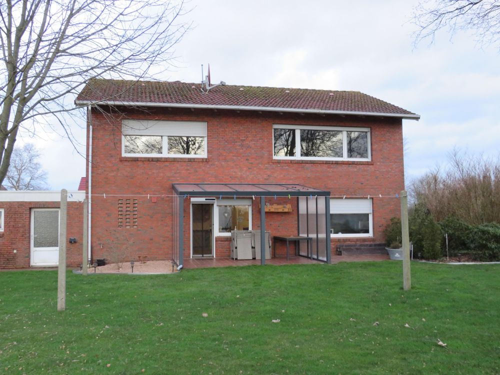 Casa de 8 habitaciónes en Leer, Germany No. 183851