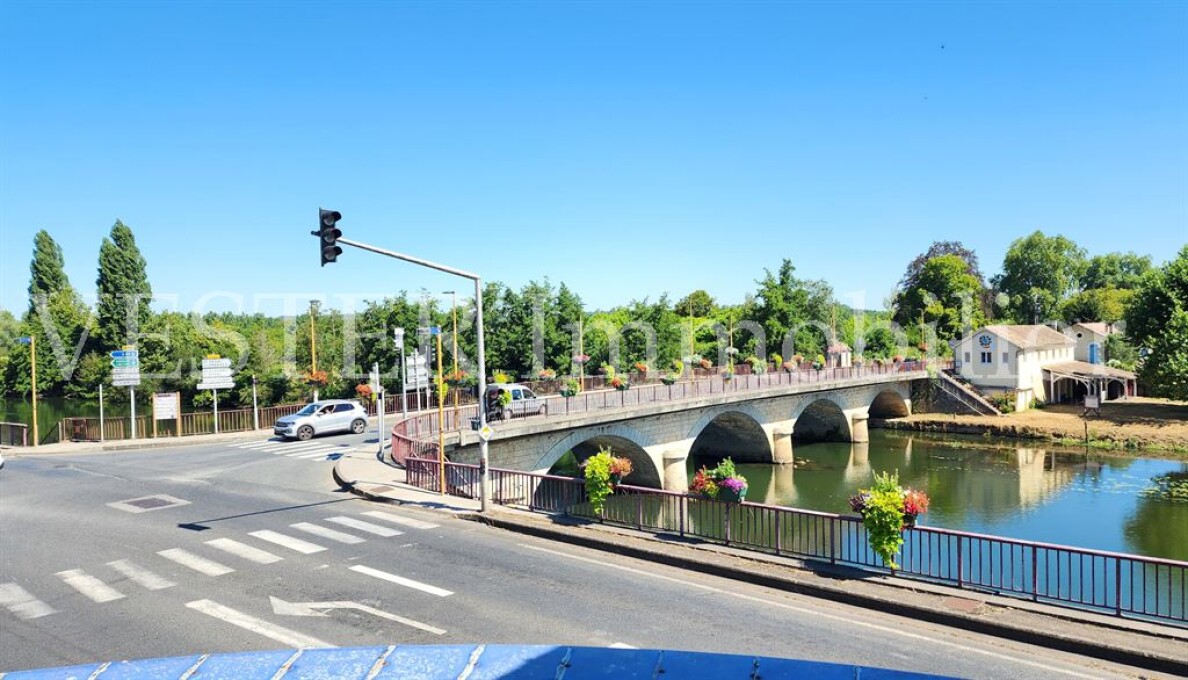  عقار تجاري في Mussidan, France 350متر مربع رقم 340035