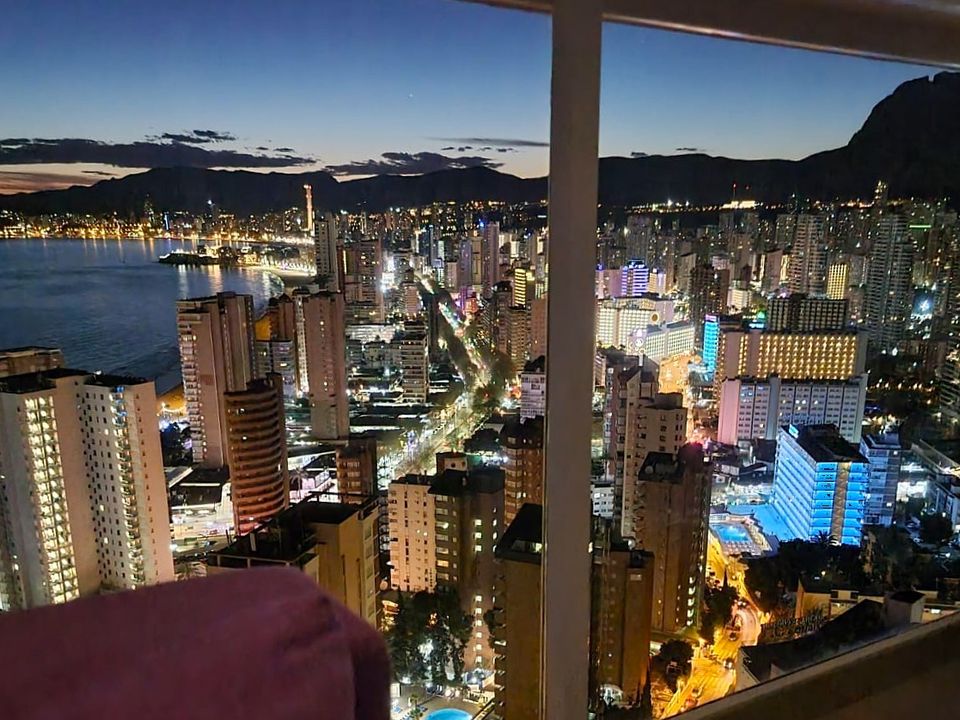 Apartamento de 2 dormitorios en Benidorm, Spain No. 189900