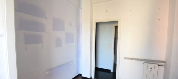 3-Zimmer Wohnung in Genoa, Italy, Nr. 128896 9
