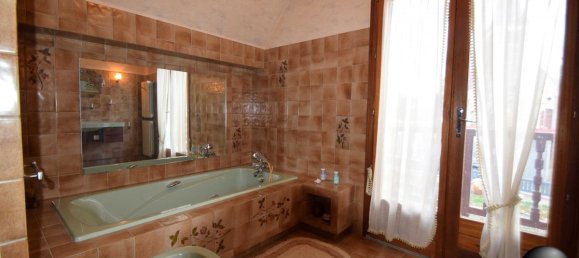 4 bedrooms House in Chaussin, France No. 290776 9