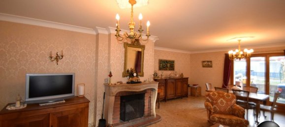 4 bedrooms House in Chaussin, France No. 290776 3