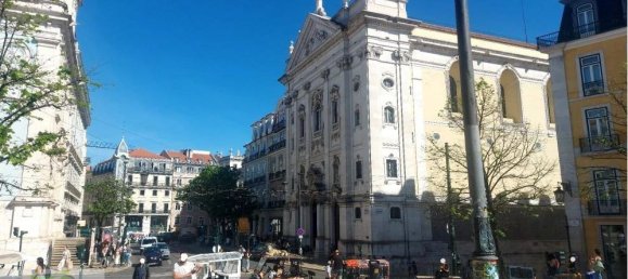 44m² Office in Lisbon, Portugal No. 94100 10