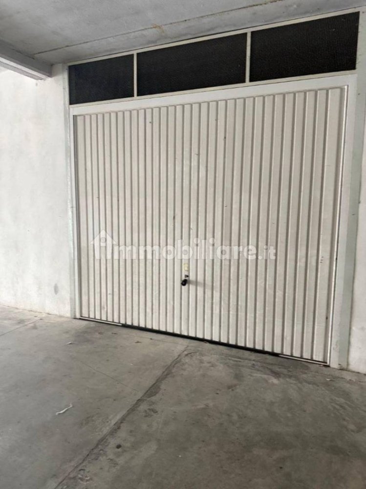 23m² Garage in Rome, Italy No. 228706