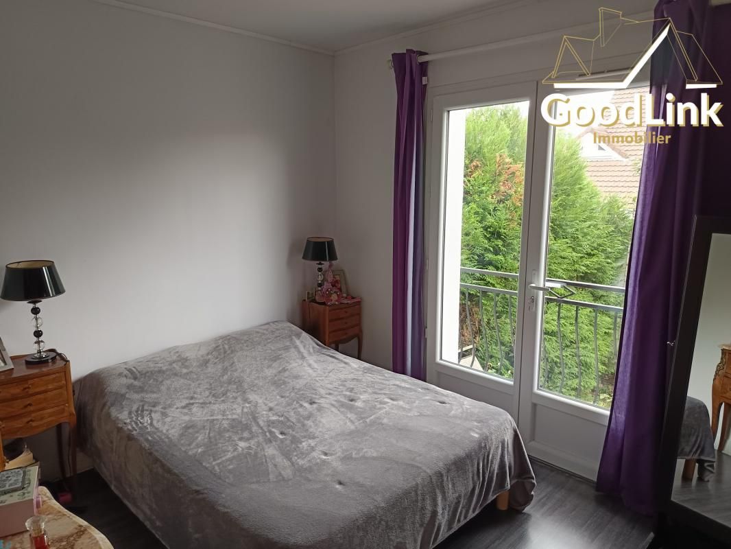 3 bedrooms House in Villiers-sur-Marne, France No. 293005