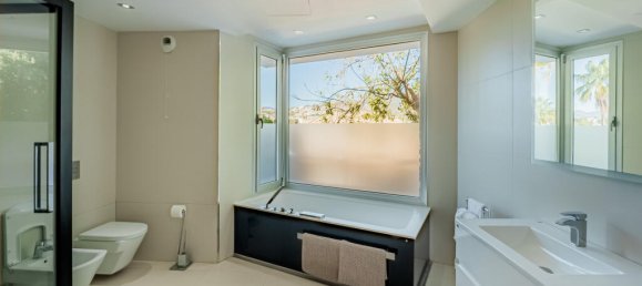 5 Schlafzimmer Villa in Marbella, Spain, Nr. 84323 9