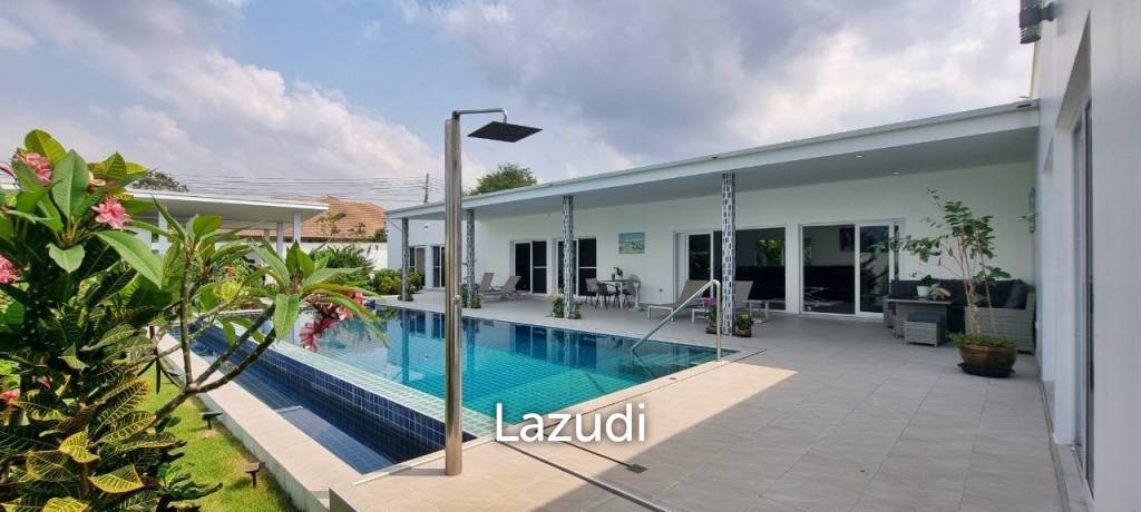 3 bedrooms Villa in Pattaya, Thailand No. 13334