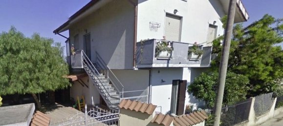 5 rooms Apartment in Pineto, Italy No. 98290 4