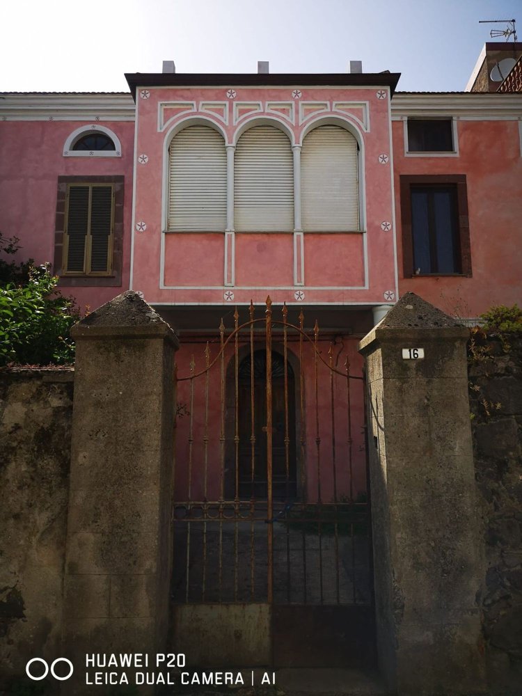 Дом с 10 комнатами в Макомер, Италия № 255825