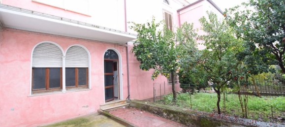 Дом с 10 комнатами в Макомер, Италия № 255825 15