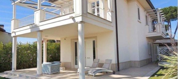 4 bedrooms Villa in Seravezza, Italy No. 194151 4