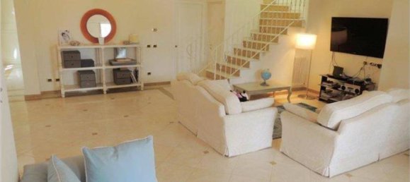 4 bedrooms Villa in Seravezza, Italy No. 194151 9